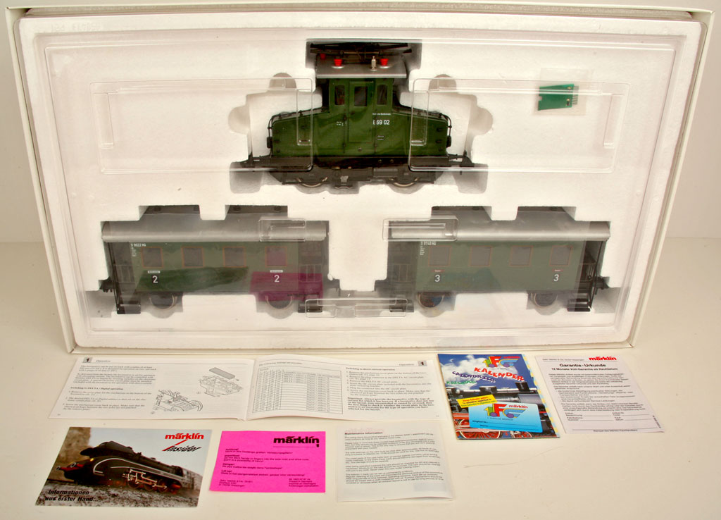 Marklin 54102 Maxi Bavarian Electric Passenger Train Set box top off all docs