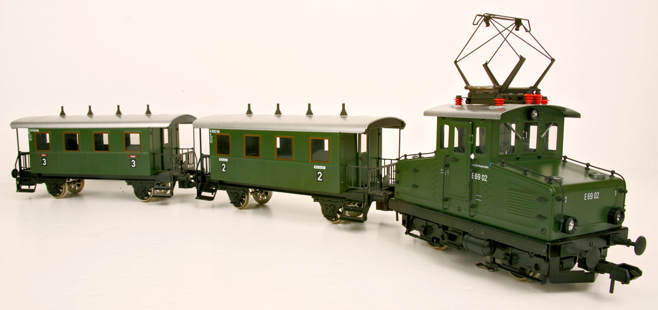 Marklin 54102 Maxi Bavarian Electric Passenger Train Set top lf ft rt view train top front right view of train