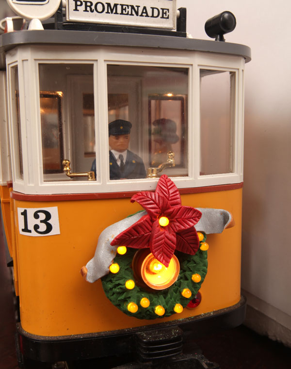 Shourt Line 12 LED Christmas Wreath - Special Order